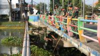 Bersama Semangat dan Kerja Keras, Satgas TMMD ke-120 Kodim 0816/Sidoarjo Sosialisasikan Kebersihan Dam Sungai Mangetan Kanal