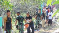 Satgas TMMD ke-120 Kodim 0816/Sidoarjo Bersama Warga Desa Penambangan Bergotong Royong Perbaiki Jalan Makam
