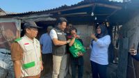 Langgeng Sudiyono Menangis Haru Disambangi Plt Bupati Sidoarjo untuk Bedah Rumah