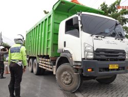 Penertiban Jam Operasional Kendaraan Besar, Satlantas Polres Gresik Masifkan Operasi Gabungan