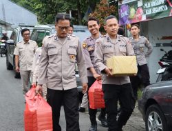 Bagi – bagi Takjil dan Bingkisan bersama Anak Yatim Piatu, Polres Batu Gelar Kegiatan Sosial untuk Mempererat Silaturrahmi