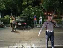 Viral! Gegara Ikuti Google Maps, Mobil Mewah Terjun Bebas dari Tol di Gresik
