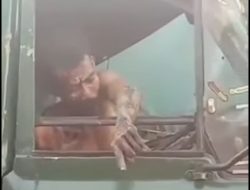 Sopir Truk Kontainer Maut di Jalan Raya Driyorejo Dihajar Massa