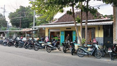 Menarik!! Nasi Pecel Tumpang Harga Tiga Ribu per porsi Berkonsep Ala Rumahan Tapi Tetap Ramai Pembeli