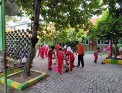 Penanaman Karakter Melalui “GEBER” Gerakan Bersih di SDN Sedatigede 2