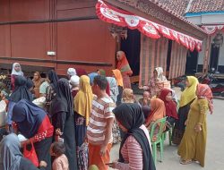 Pembagian Beras di Desa Madulang Kecamatan Omben Berlangsung Aman dan Menjadikan Ajang Silaturahmi Untuk Warganya