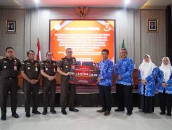 Perumda Delta Tirta Terima Pengembalian Barang Bukti Uang Senilai Rp 1,8 Miliar dari Kejaksaan Negeri Sidoarjo