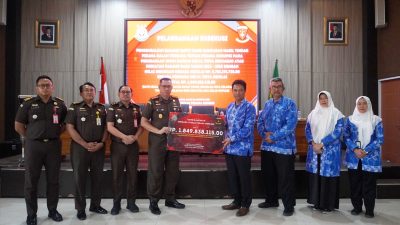 Perumda Delta Tirta Terima Pengembalian Barang Bukti Uang Senilai Rp 1,8 Miliar dari Kejaksaan Negeri Sidoarjo