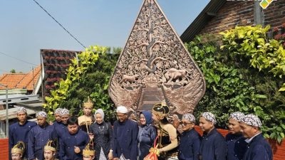 Meriah Arak – Arakan Kirab Budaya Sedekah Bumi Desa Menunggal Kedamean