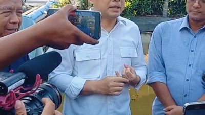 Walikota Surabaya Meninjau Sungai Kebon Agung: Semburan Air Kini Sudah Tak Muncul Lagi