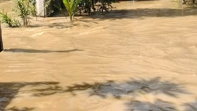 Banjir Setinggi 50 Cm Melanda Desa Majangan Sampang, Warga Mulai Siaga