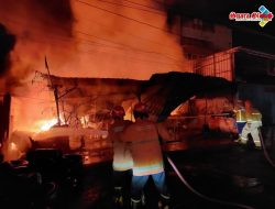 Lupa Matikan Kompor, Bengkel Tambal Ban di Menganti Terbakar