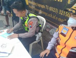 Operasi Lalu Lintas di depan SMA Negeri 1 Kabupaten Sampang Berjalan Tertib dan Aman