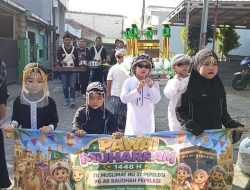 Pawai Muharram 1448 Hijriah TK Muslimat NU 37 Pepelegi Meriah, Hadirkan Miniatur Ka’bah dan Santunan Anak Yatim